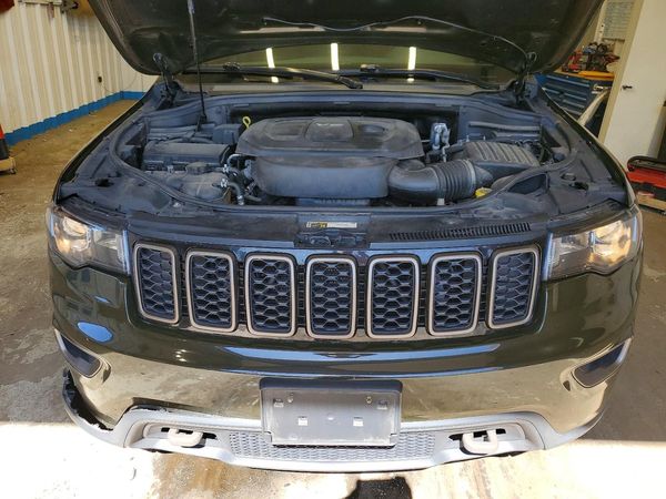 2017 JEEP GRAND CHEROKEE Laredo — Engine bay