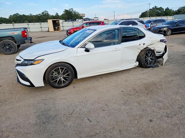 2024 TOYOTA CAMRY