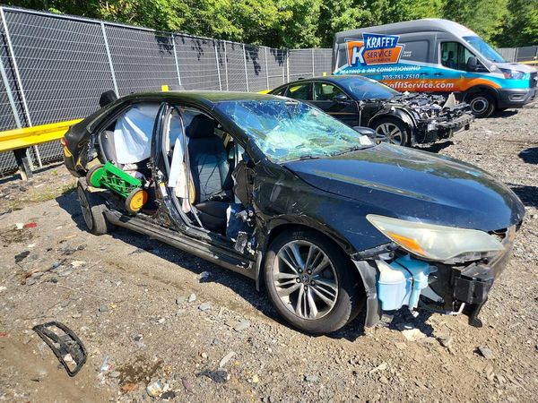 2015 TOYOTA CAMRY — Passenger 3/4