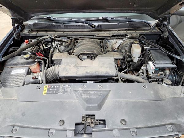 2017 CHEVROLET SILVERADO LTZ — Engine bay