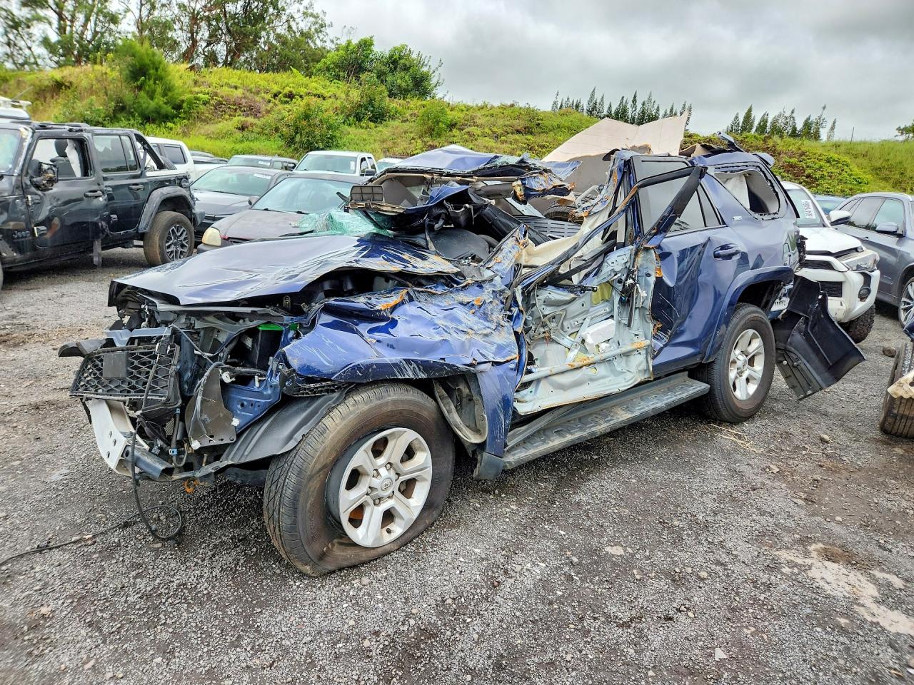 2023 TOYOTA 4RUNNER SR5 — Front 3/4