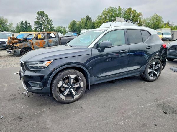 2020 VOLVO XC40 — DSFA — Front 3/4