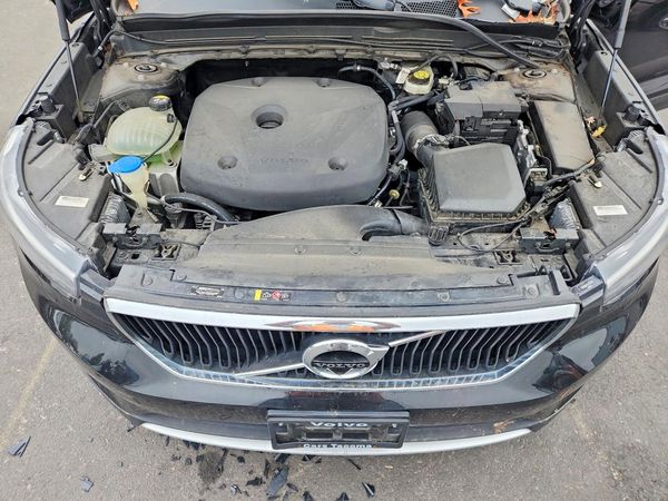 2020 VOLVO XC40 — Engine bay