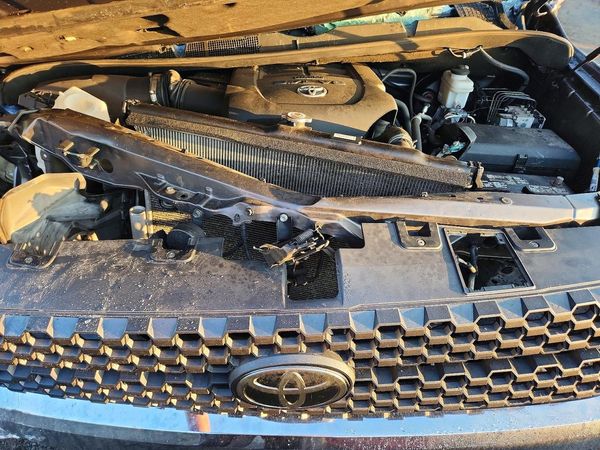 2021 TOYOTA TUNDRA SR5 grade — Engine bay