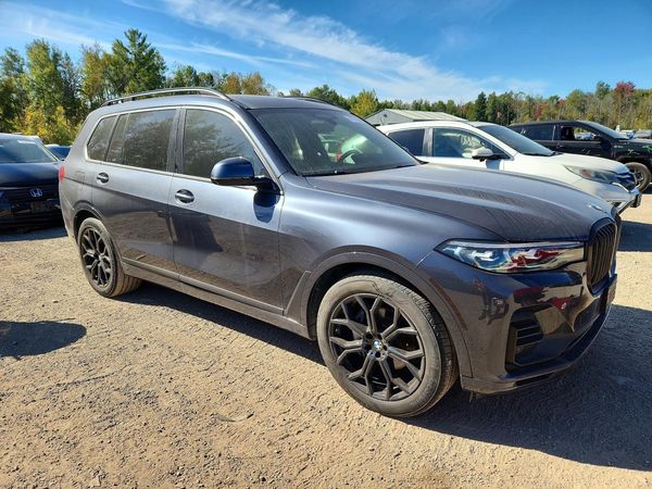 2020 BMW X7 xDrive40i — Passenger 3/4