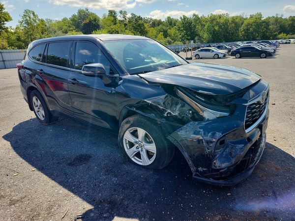 2022 TOYOTA HIGHLANDER LE — Passenger 3/4