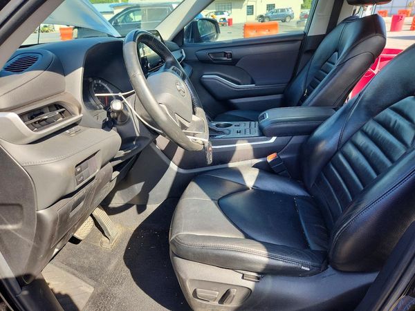 2022 TOYOTA HIGHLANDER LE — DENT
