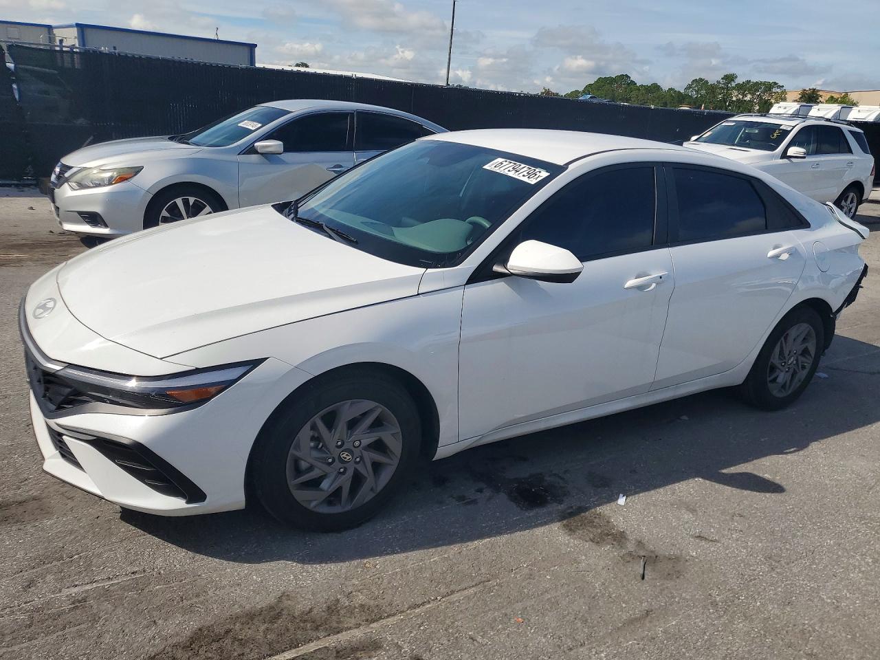 2024 HYUNDAI ELANTRA