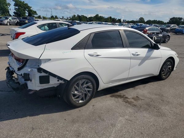 2024 HYUNDAI ELANTRA