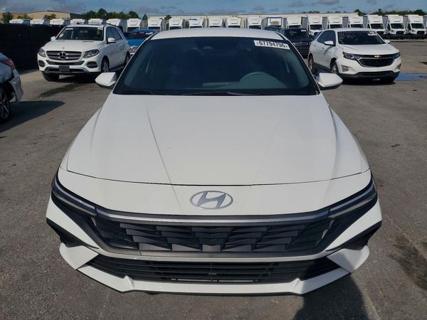 2024 HYUNDAI ELANTRA