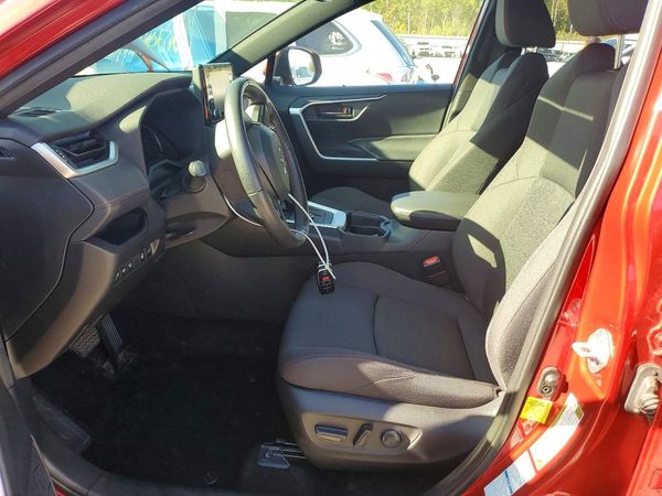 2021 TOYOTA RAV4 XLE Premium — DENT