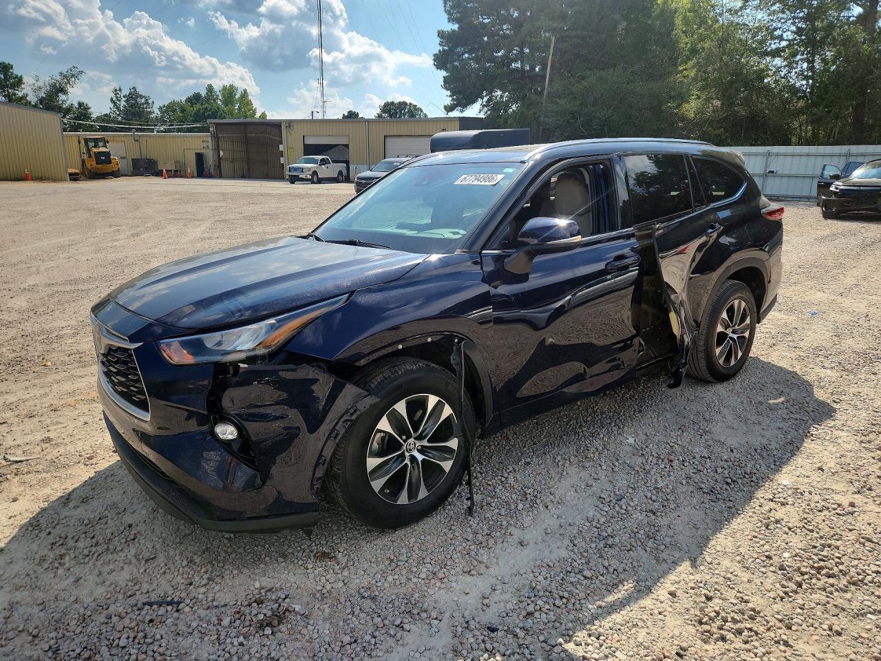 2020 TOYOTA HIGHLANDER XLE — Front 3/4