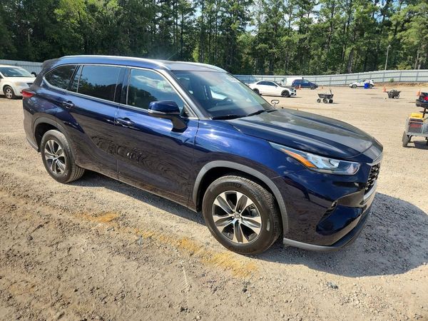 2020 TOYOTA HIGHLANDER XLE — Passenger 3/4