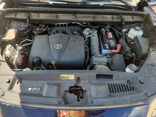 2020 TOYOTA HIGHLANDER XLE — Engine bay