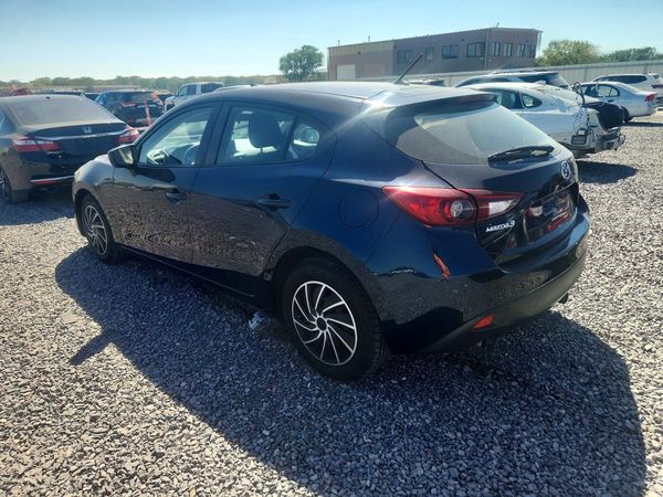 2016 MAZDA 3 SV/Base
