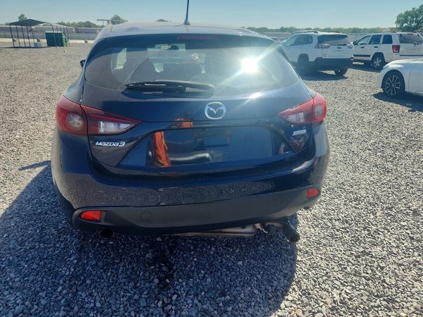2016 MAZDA 3 SV/Base