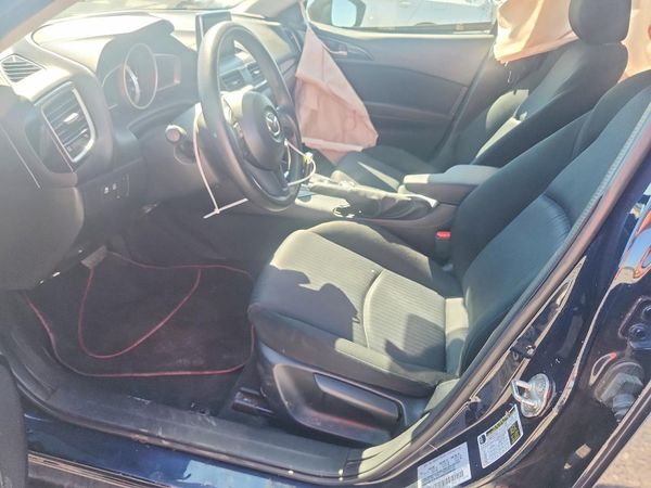 2016 MAZDA 3 SV/Base
