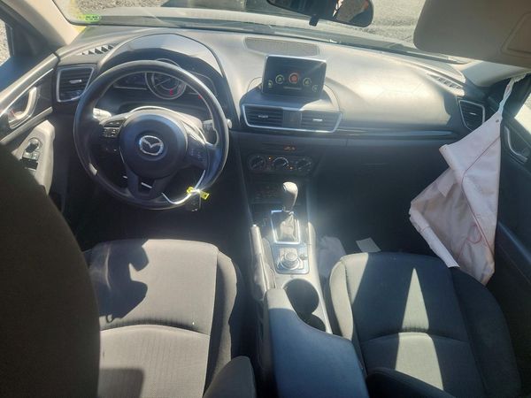 2016 MAZDA 3 SV/Base