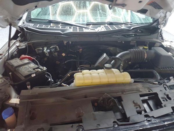 2025 FORD F150 XLT — Engine bay