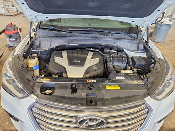 2017 HYUNDAI SANTA FE GI — Engine bay