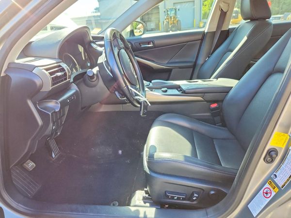 2016 LEXUS IS
