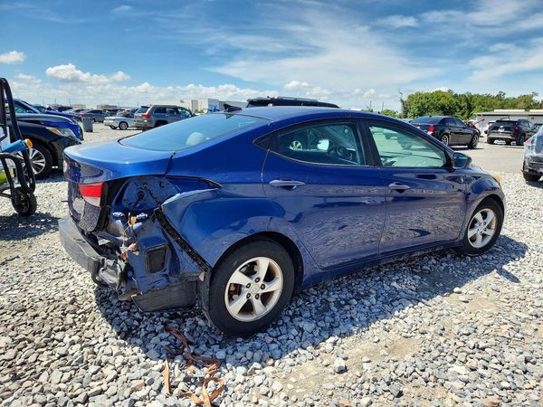 2015 HYUNDAI ELANTRA GLS(Middle)