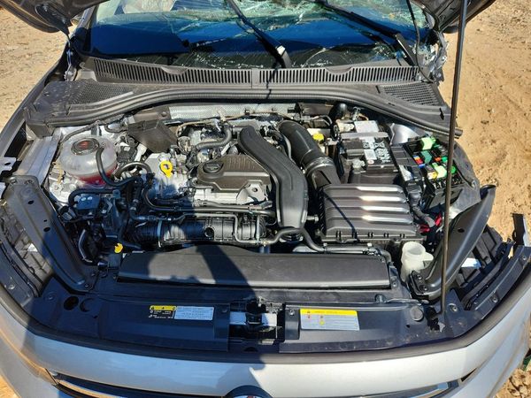2025 VOLKSWAGEN JETTA SE — Engine bay