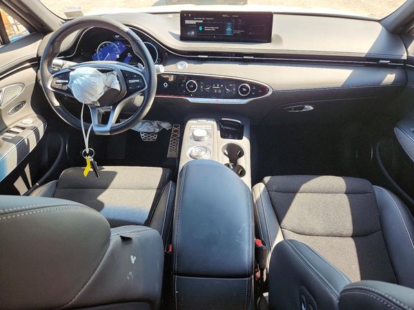 2025 GENESIS GV70