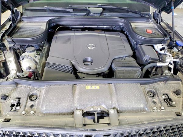 2026 MERCEDES-BENZ GLE COUPE — Engine bay