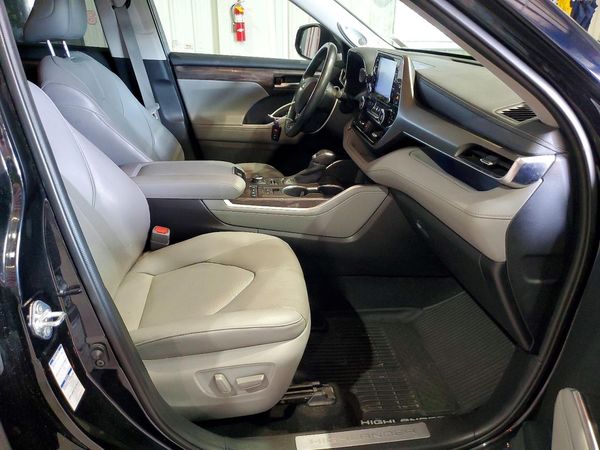 2020 TOYOTA HIGHLANDER