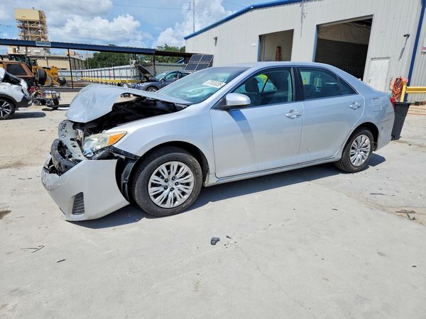 2014 TOYOTA CAMRY