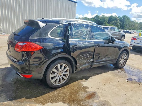 2014 PORSCHE CAYENNE