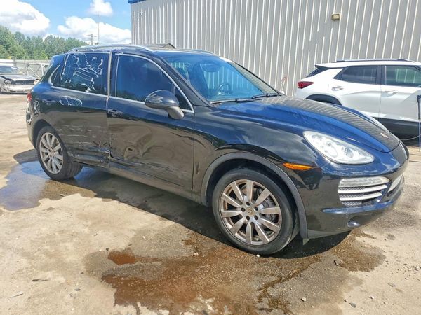 2014 PORSCHE CAYENNE