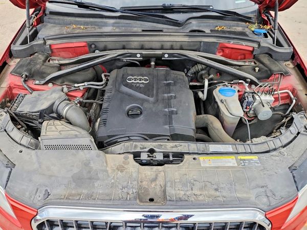 2014 AUDI Q5 Premium Plus — Engine bay