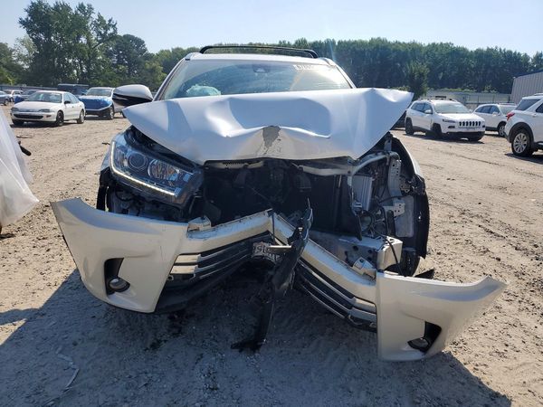 2017 TOYOTA HIGHLANDER