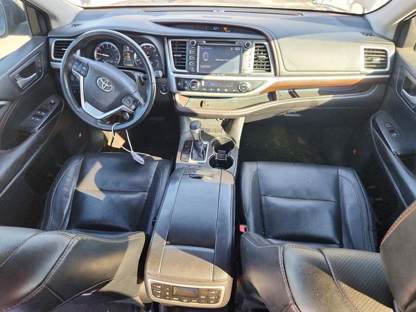 2016 TOYOTA HIGHLANDER