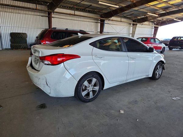 2013 HYUNDAI ELANTRA