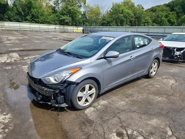 2013 HYUNDAI ELANTRA
