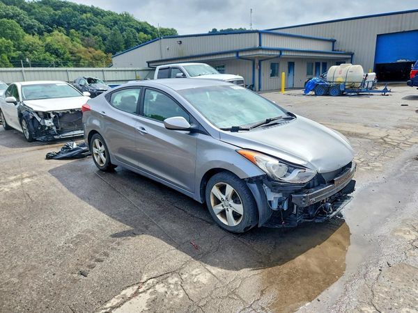 2013 HYUNDAI ELANTRA