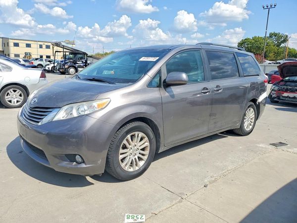 2012 TOYOTA SIENNA