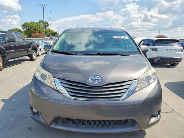 2012 TOYOTA SIENNA