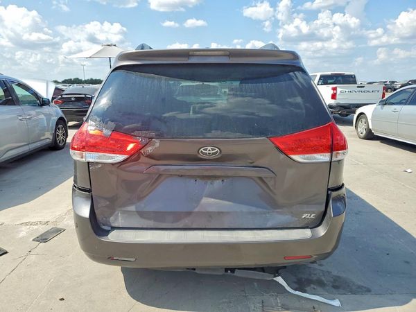 2012 TOYOTA SIENNA