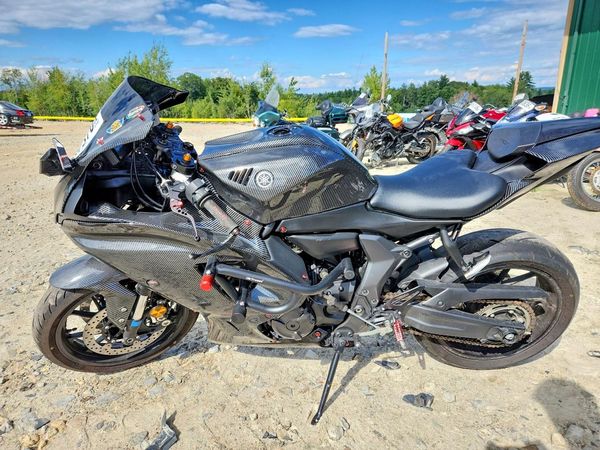 2025 YAMAHA YZFR7