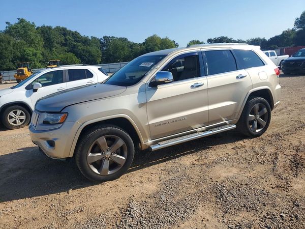 2014 JEEP CHEROKEE Overland — Front 3/4