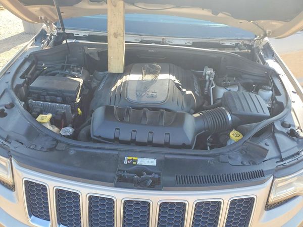 2014 JEEP CHEROKEE Overland — Engine bay