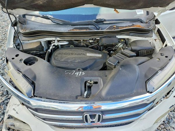 2016 HONDA PILOT EXL — Engine bay