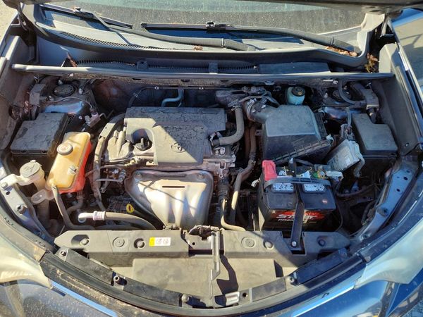 2018 TOYOTA RAV4 Adventure/XLE — Engine bay