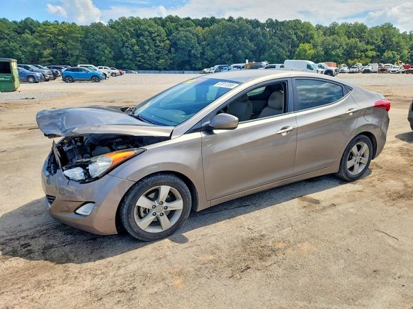 2013 HYUNDAI ELANTRA