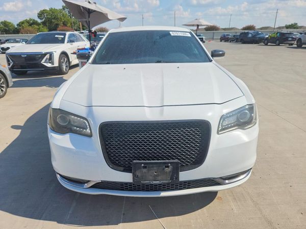 2019 CHRYSLER 300