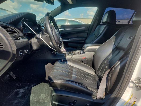 2019 CHRYSLER 300